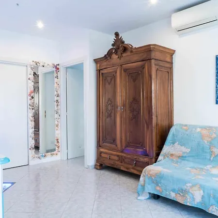 Elegante Bilocale Vicino Alassio