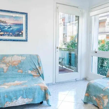 Elegante Bilocale Vicino Alassio